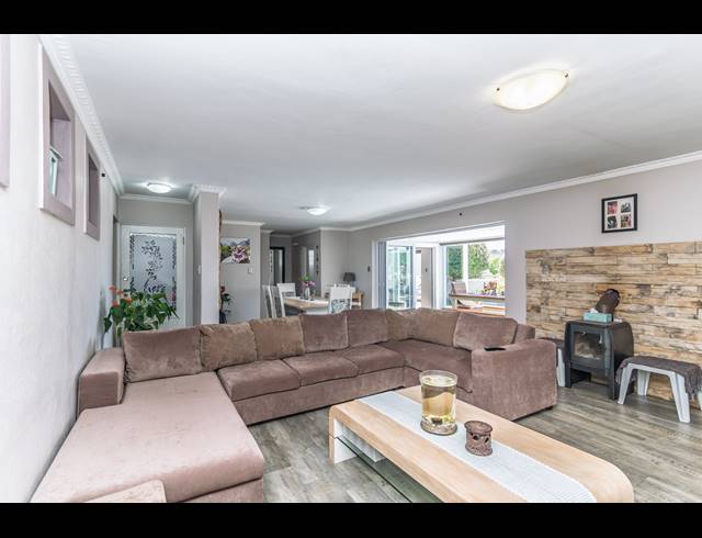 4 BEDROOM FREEHOLD FOR SALE IN BLUEWATER ESTATE